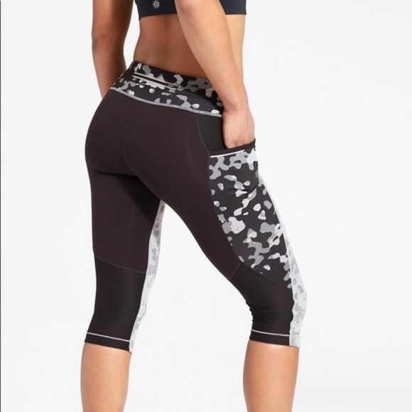 Athleta Leopard Be Free Knicker Crop Leggings Size Small - Picture 2 of 8